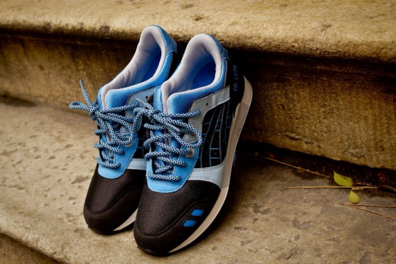asics-gel-lyte-iii-black-carolina-blue-available-04-570x380