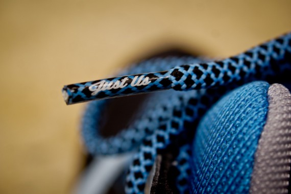 asics-gel-lyte-iii-black-carolina-blue-available-06-570x380