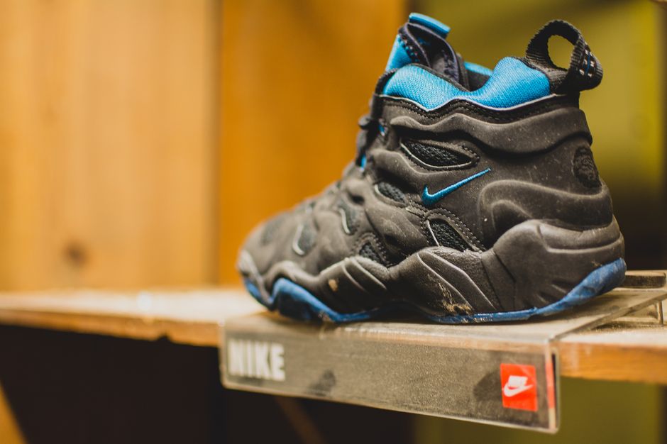 modern-notoriety-vintage-shoes-sneakers-digging-secret-undisclosed-rare-old-nike-air-adidas-reebok-fila-display_86