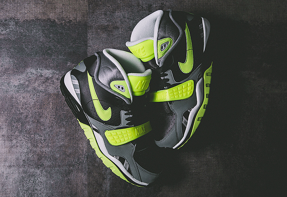 nike-air-trainer-sc-2-volt-2