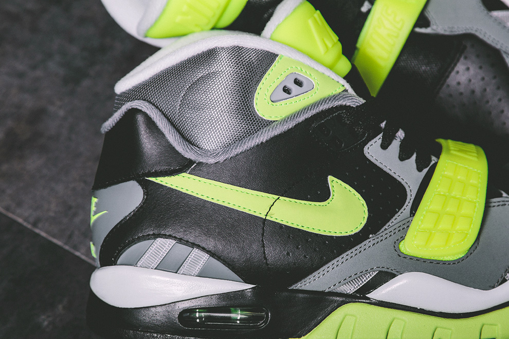 nike-air-trainer-sc-2-volt-3