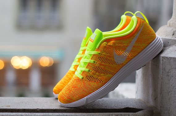 nike wmns-lunar flyknit trainer-total orange-volt_04