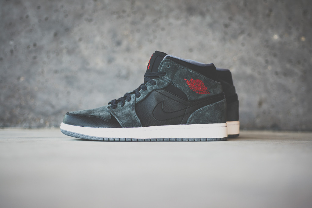 Jordan_1_Mid_Charcoal-Black_Sneaker_Politics1_1024x1024