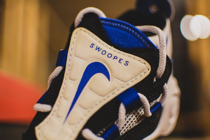 modern-notoriety-vintage-shoes-sneakers-digging-secret-undisclosed-rare-old-nike-air-adidas-reebok-fila-display_38