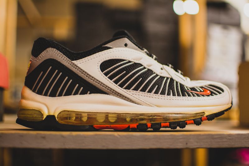 modern-notoriety-vintage-shoes-sneakers-digging-secret-undisclosed-rare-old-nike-air-adidas-reebok-fila-display_43
