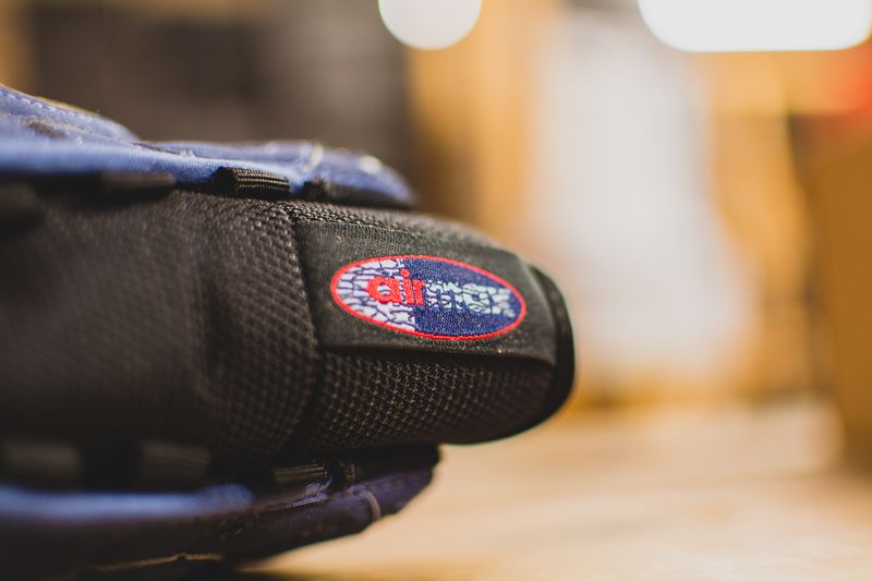 modern-notoriety-vintage-shoes-sneakers-digging-secret-undisclosed-rare-old-nike-air-adidas-reebok-fila-display_47