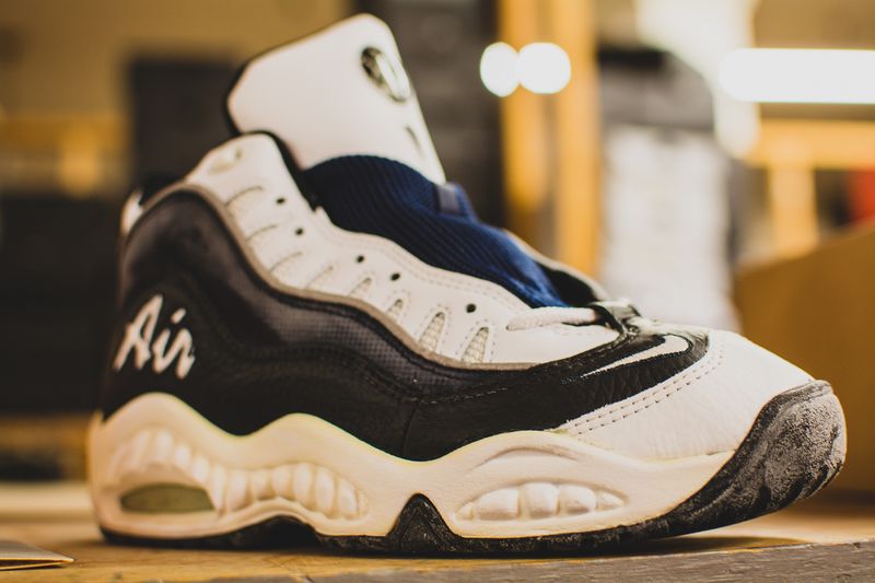 modern-notoriety-vintage-shoes-sneakers-digging-secret-undisclosed-rare-old-nike-air-adidas-reebok-fila-display_50