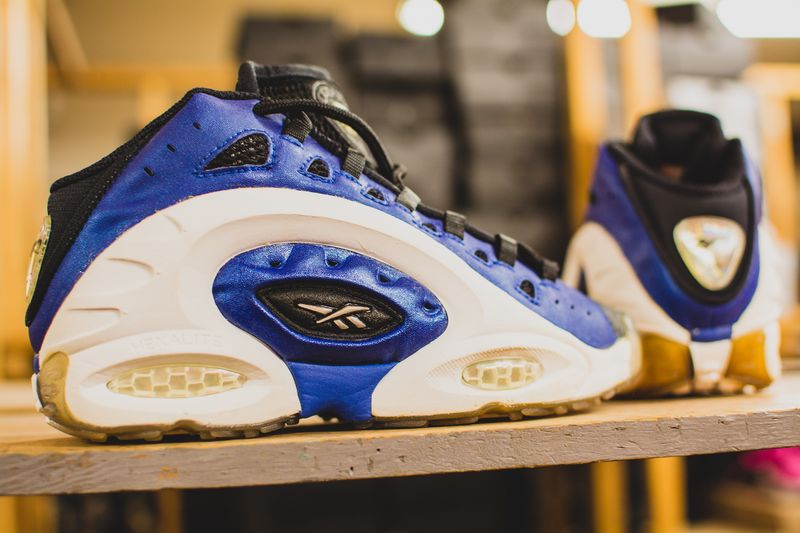 modern-notoriety-vintage-shoes-sneakers-digging-secret-undisclosed-rare-old-nike-air-adidas-reebok-fila-display_57