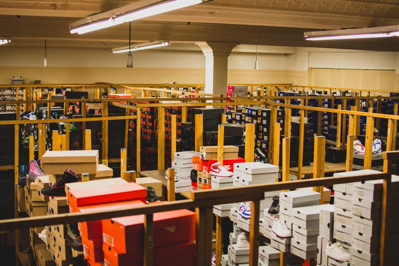 modern-notoriety-vintage-shoes-sneakers-digging-secret-undisclosed-rare-old-nike-air-adidas-reebok-fila-display_60