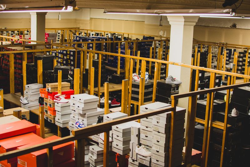 modern-notoriety-vintage-shoes-sneakers-digging-secret-undisclosed-rare-old-nike-air-adidas-reebok-fila-display_63