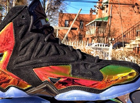 nike-lebron-11-black-metallic-gold_02