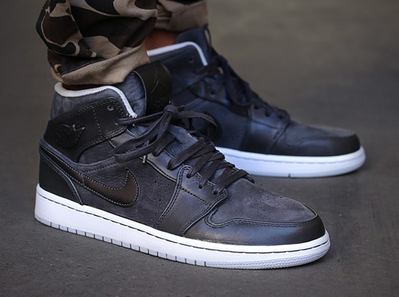 air-jordan-1-mid-nouveau-anthracite-pure-platinum