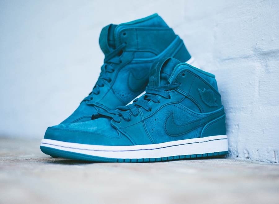 air-jordan-1-mid-nouveau-night-shadow-0