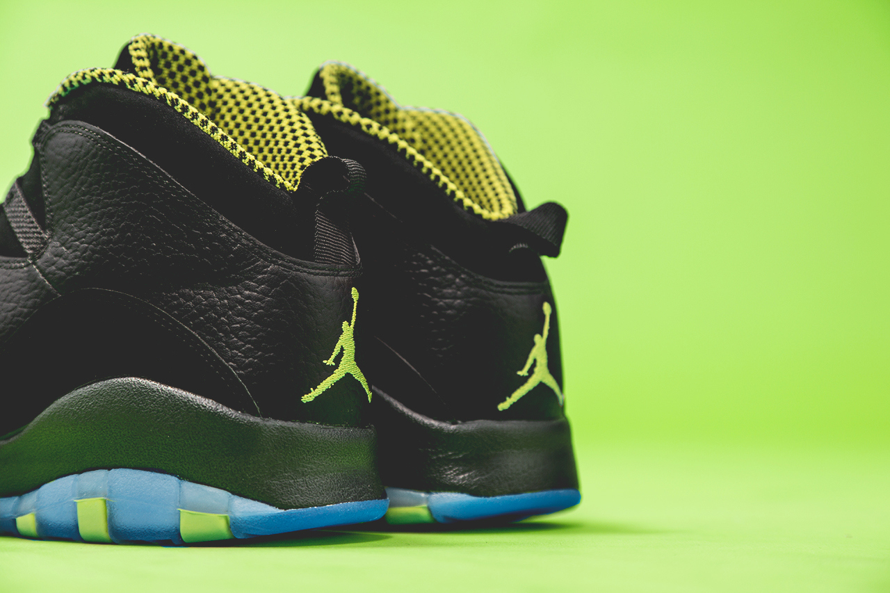 air-jordan-10-retro-venom-green-2