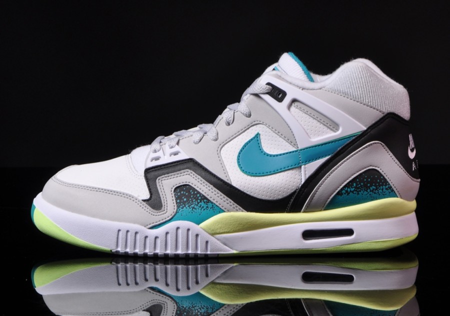 nike-air-tech-challenge-ii-turbo-green-02-900x632