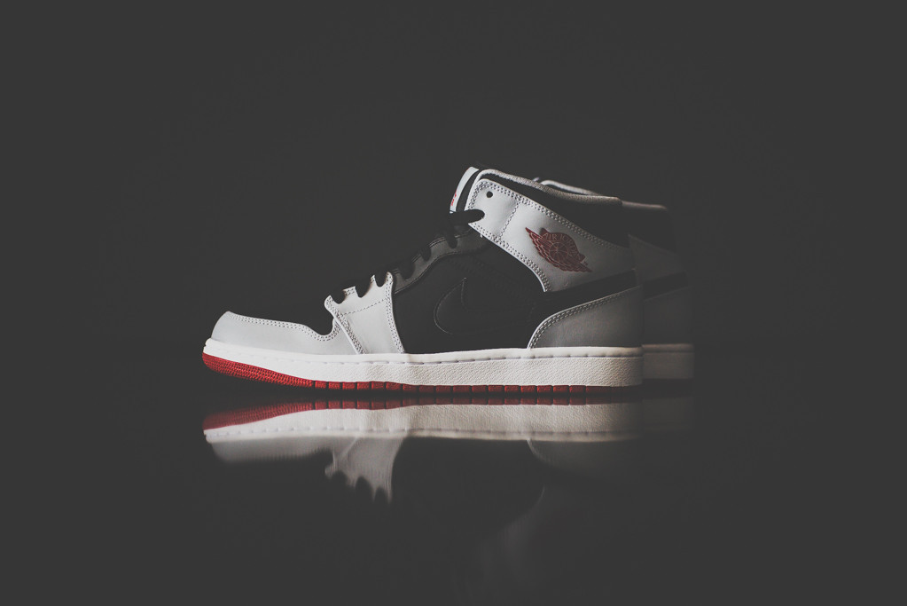Air_Jordan_1_Mid_Sneaker_Politics_1_1024x1024