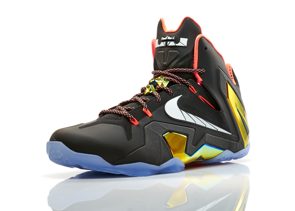 Lebron11_Quest_100_3qtr_16910_FB_detail