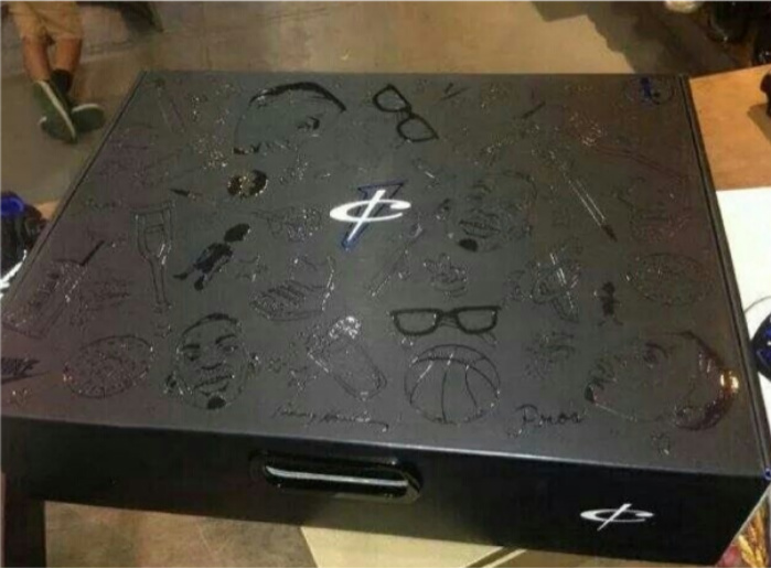 nike-foamposite-shooting-stars-penny-pack