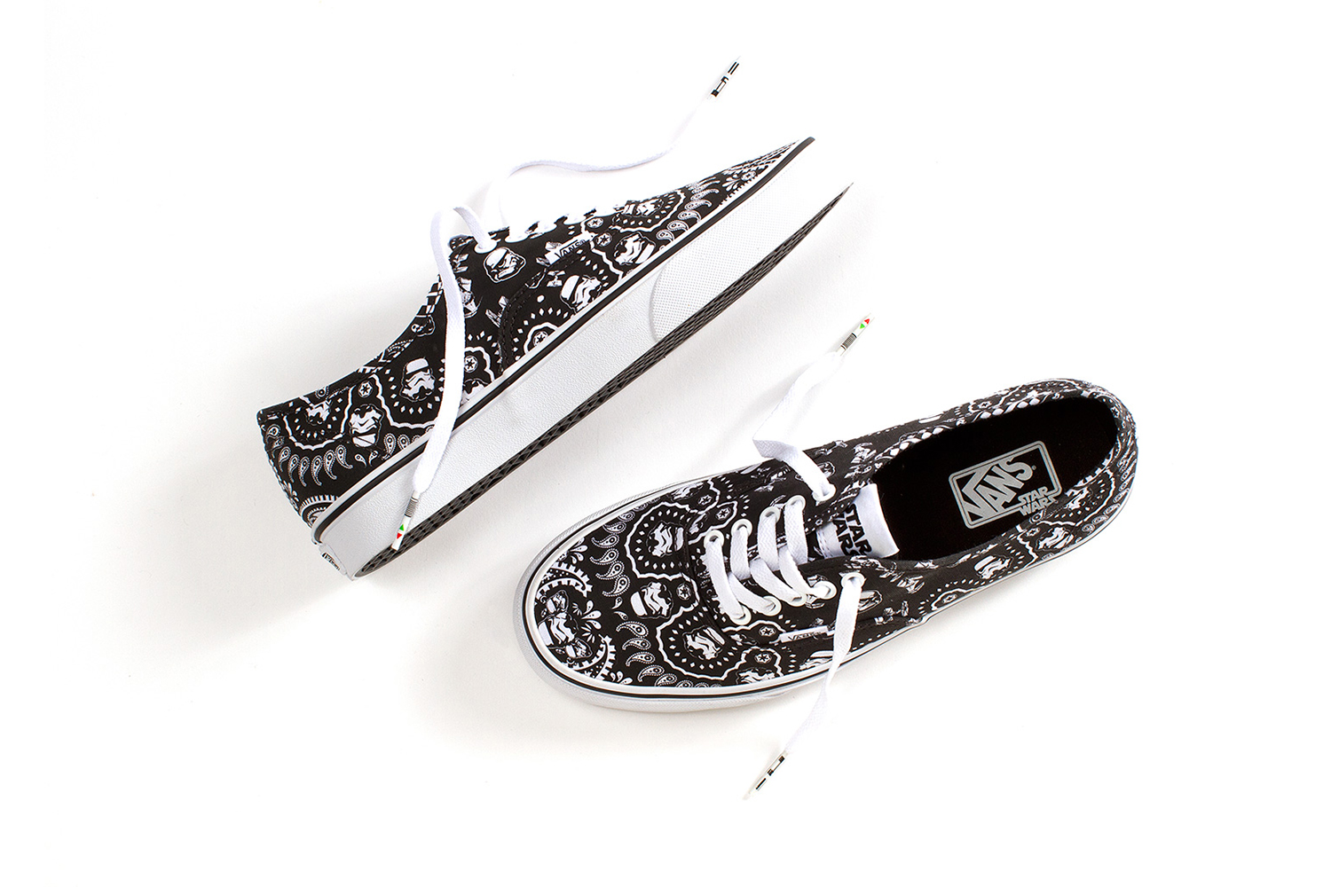 Vans-x-Star-Wars_Authentic_Stormtrooper-Bandana