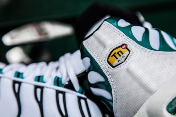 nike-air-max-plus-turbo-green-03-570x379