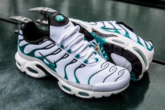 nike-air-max-plus-turbo-green-05-570x379