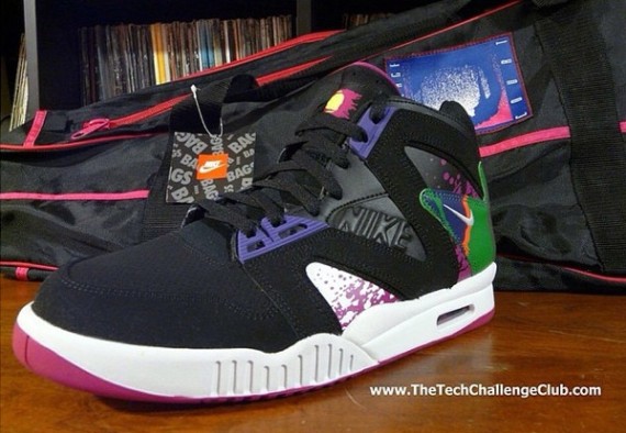 nike-air-tech-challenge-hybrid-2014-03-570x394