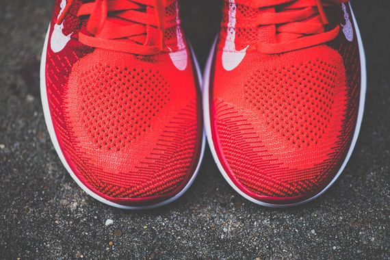 nike-flyknit free-crimson_02