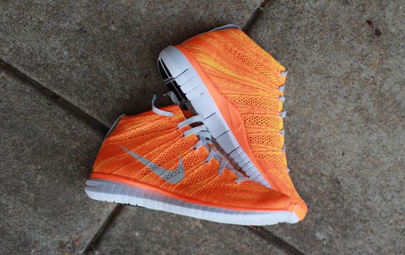 nike-flyknit free-total orange_02