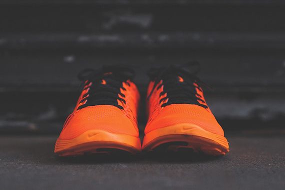 nike-lunaracer+-total orange_02