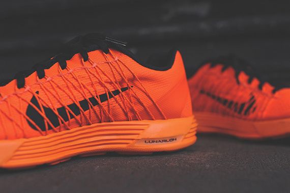 nike-lunaracer+-total orange_04