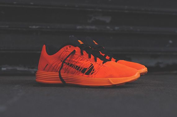 nike-lunaracer+-total orange_07