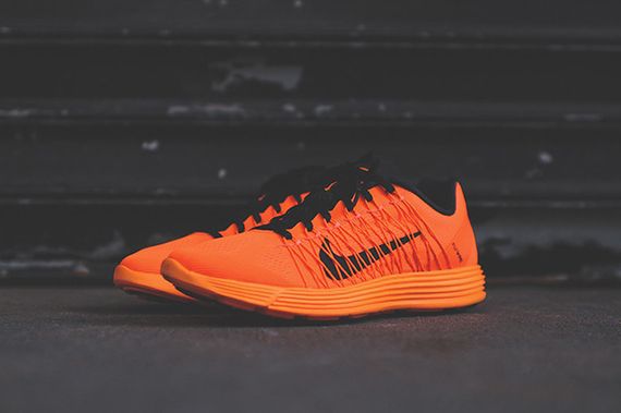 nike-lunaracer+-total orange_08