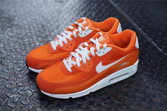 nike-solar orange-am 90_04
