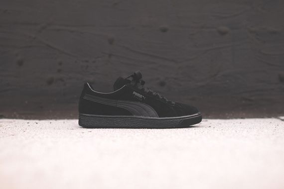 puma-suede-blackout