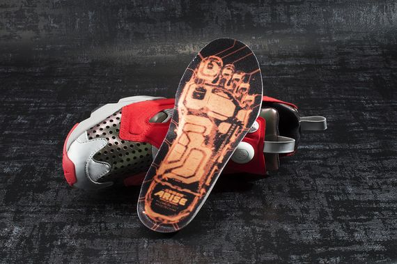 megahouse toys-reebok-insta pump fury_03