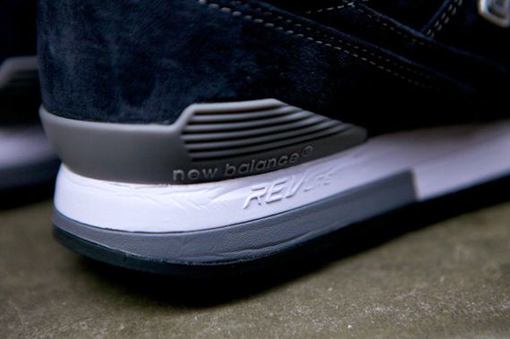 new balance-996-navy-beige_21
