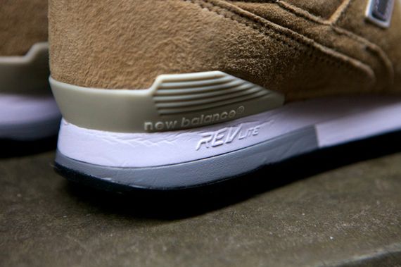 new balance-996-navy-beige_25
