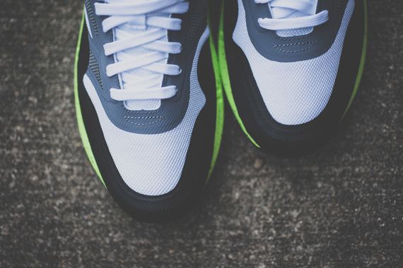 nike-air max lunar1-black-volt_02