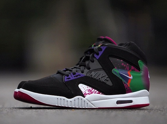 nike-air-tech-challenge-hybrid-black-white-rave-pink-varsity-purple-03