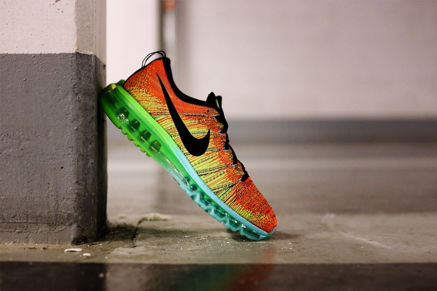 nike-flyknit-air-max-atomic-orange-vivid-blue-volt-01