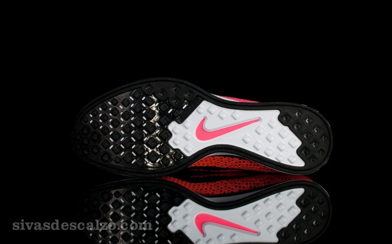 nike-flyknit-racer-pink-flash-5