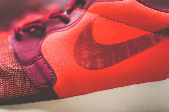 nike-roshe run hyperfuse-red-orange-jade_02