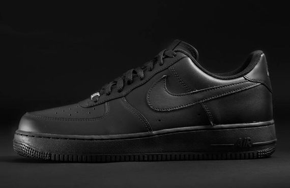 nike-adidas-foot locker-all black everything_08