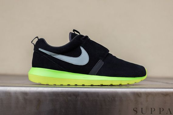 nike-roshe run nm-black-silver-volt