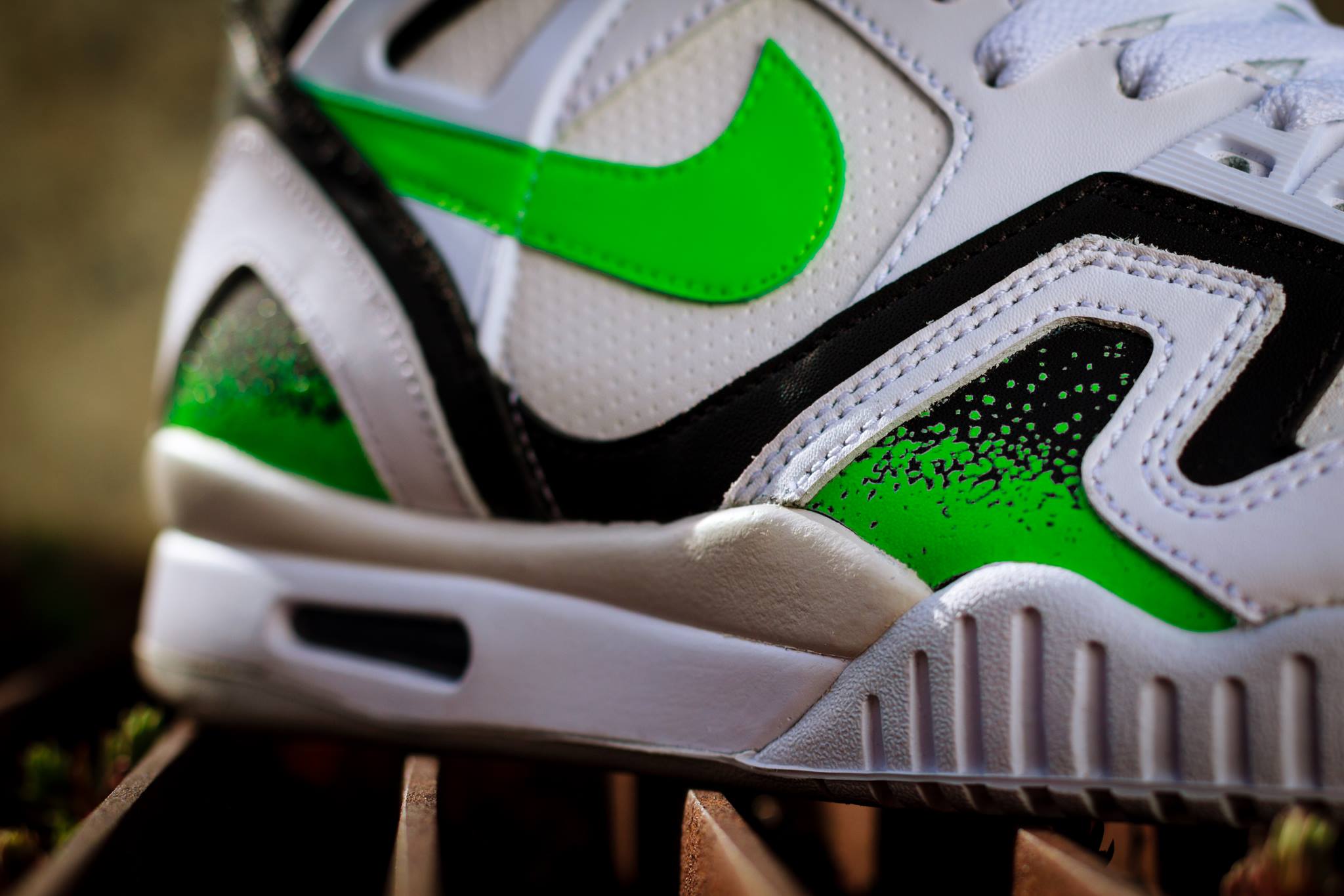 nike air tech challenge poison green