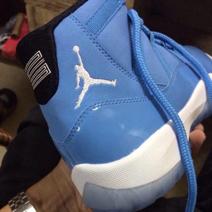 air-jordan-11-pantone-holiday-2014