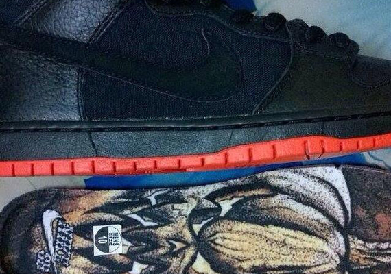 nike-sb-dunk-mid-haunted-halloween