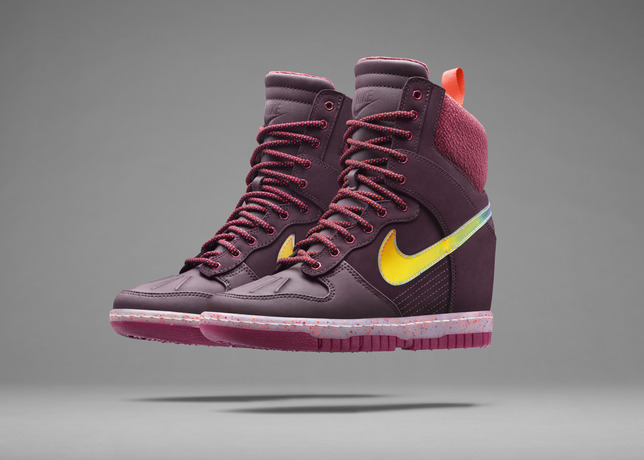HO14_NSW_SkyHi_Dunk_W_3QF_large
