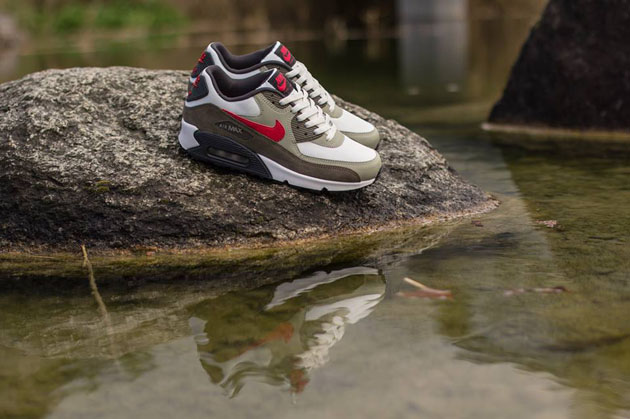 Nike-Air-Max-90-Summit-White-University-Red-Beige-Chalk-3