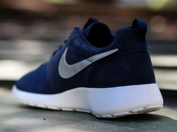 nike-roshe run suede-obsidian_02